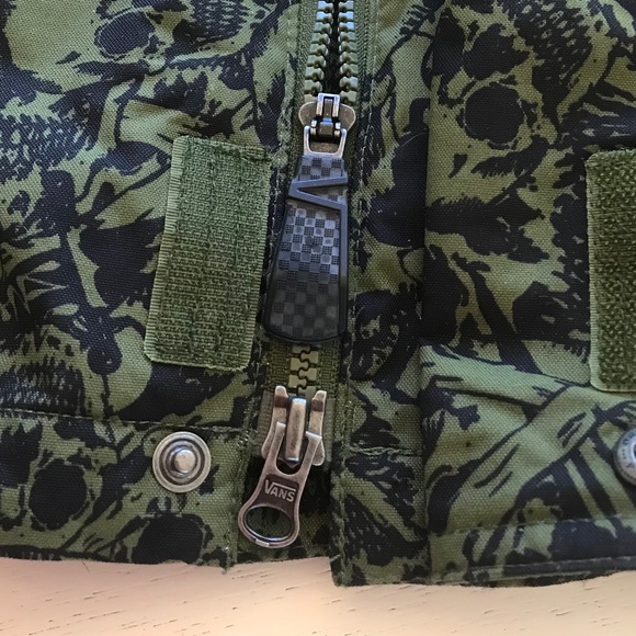 VANS GREEN SKULL CAMO SNOW BOARDING / SKI JACKET - Picture 8 of 16